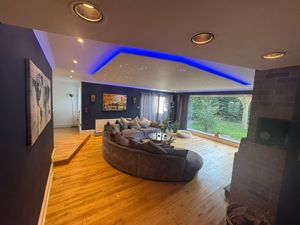 Lounge- click for photo gallery